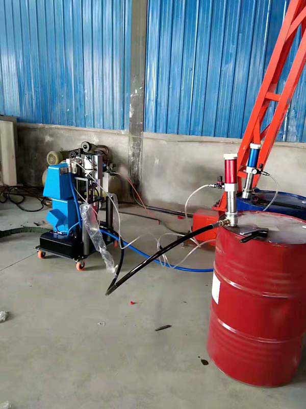 聚氨酯發泡機設備保溫施工現場