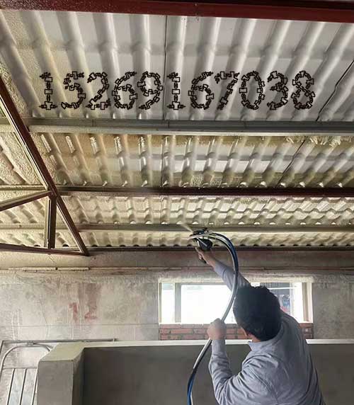 單板彩鋼瓦頂棚保溫噴涂聚氨酯發泡機(圖2) 單板彩鋼瓦頂棚保溫噴涂聚氨酯案例