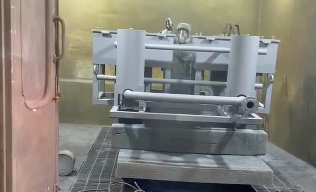 聚脲噴涂：  解鎖工礦設備防護新范式作業實景